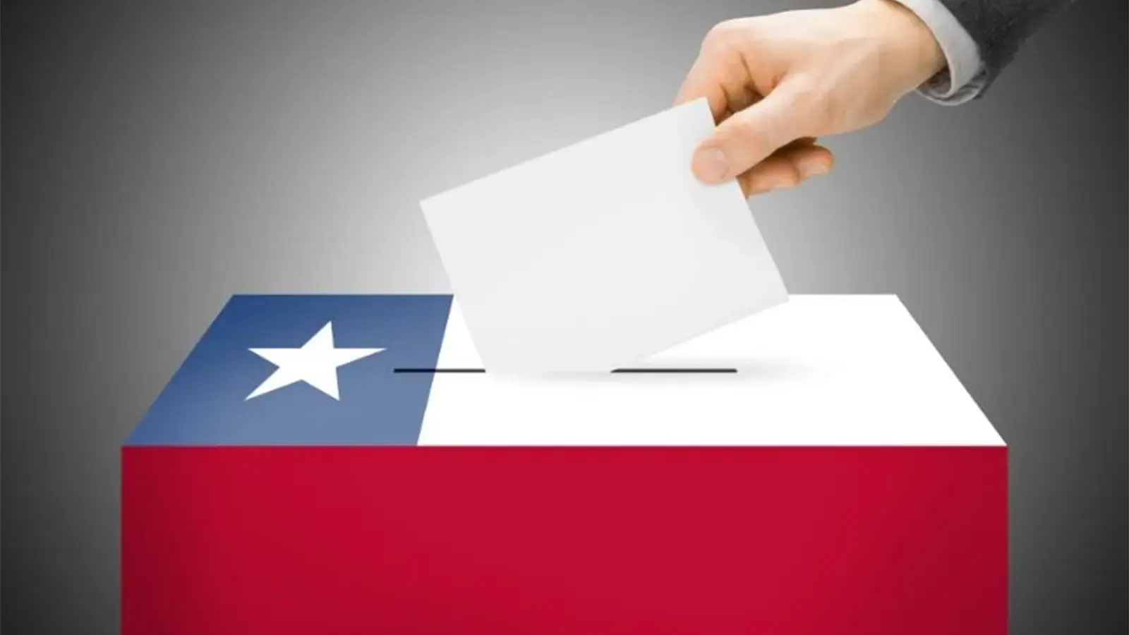 Multa por no votar. Hombre depositando voto en urna de Chile